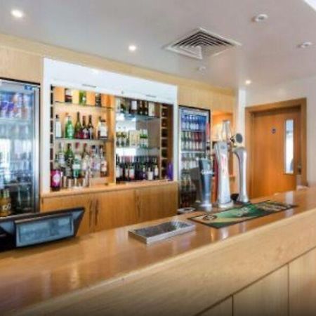 Travelodge Sunbury M3 Londen Buitenkant foto